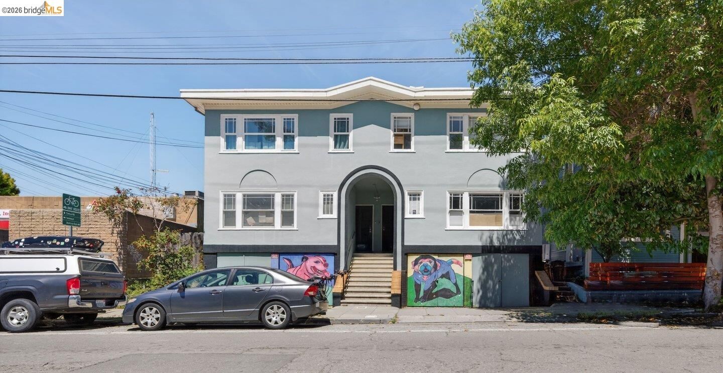 Property Photo:  594 55th St  CA 94609 