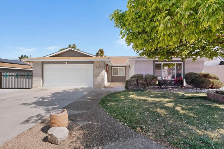 Property Photo:  7013 Avenida La Costa NE  NM 87109 