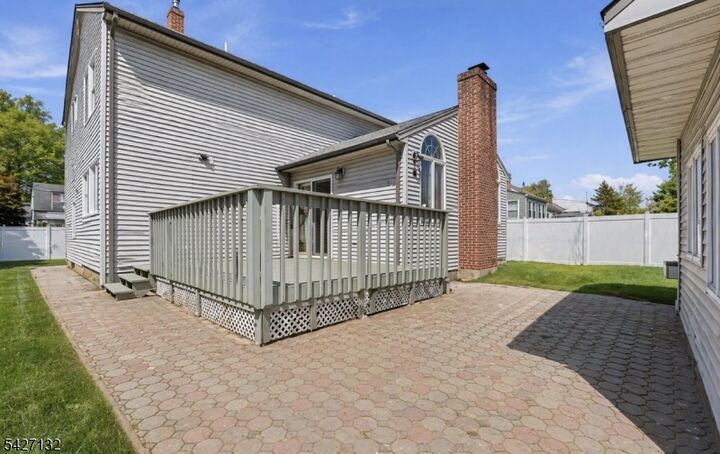 Property Photo:  1221 Oak Pl  NJ 07083 