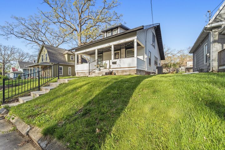 Property Photo:  1519 32nd Street  IA 50311 