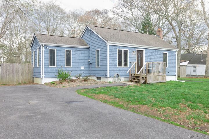 Property Photo:  305 Whittier Drive  NY 11951 