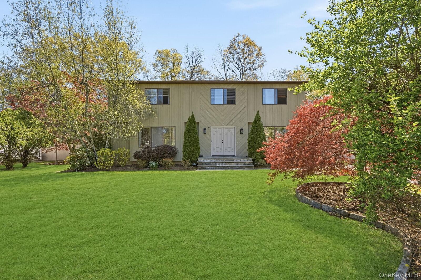 Property Photo:  26 Devonshire Dr  NY 10605 