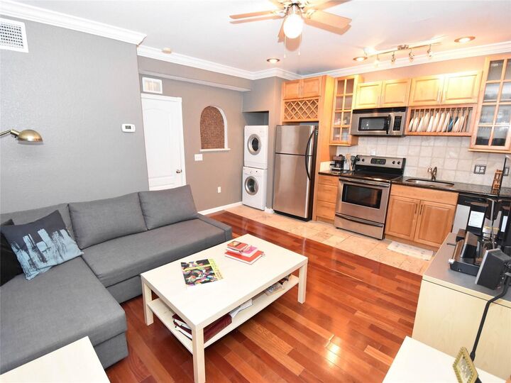 Property Photo:  201 6th Street S 203  FL 33701 