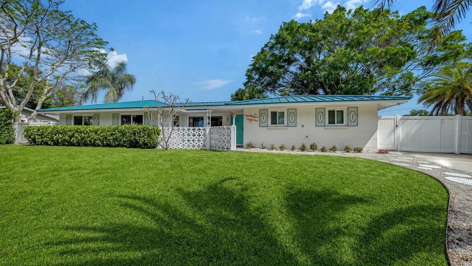 Property Photo:  2945 Upper Tangelo Drive  FL 34239 