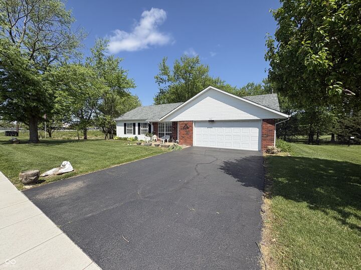 Property Photo: 340 Briar Hill Drive IN 46184