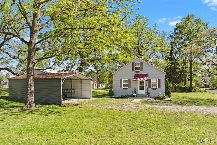 Property Photo:  1004 N Okaw Street  IL 62271 