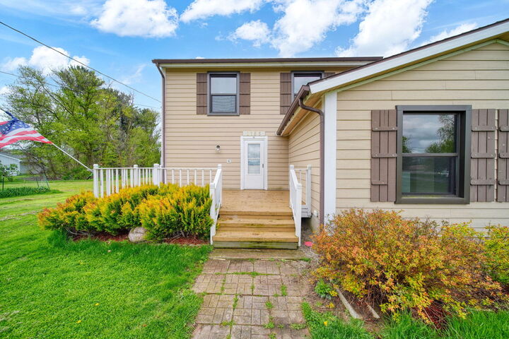 Property Photo:  2185 W Barnes Road  MI 48854 