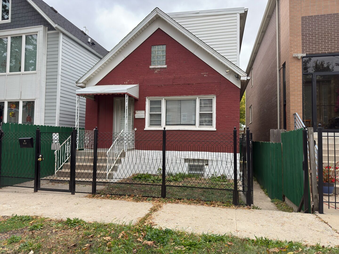 Property Photo: 956 W 36th Street IL 60609