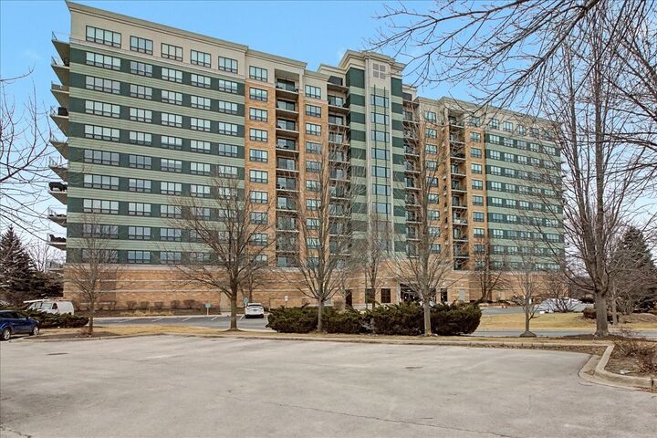 Property Photo:  6420 Double Eagle Drive 801  IL 60517 