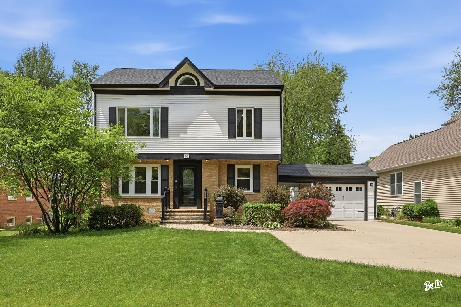 Property Photo:  36 N Ashland Avenue  IL 60074 