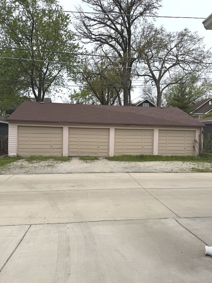 Property Photo:  925 Greenleaf Avenue  IL 60091 