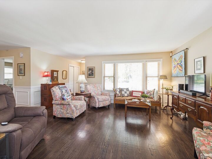 Property Photo: 1202 Homestead Road IL 60526