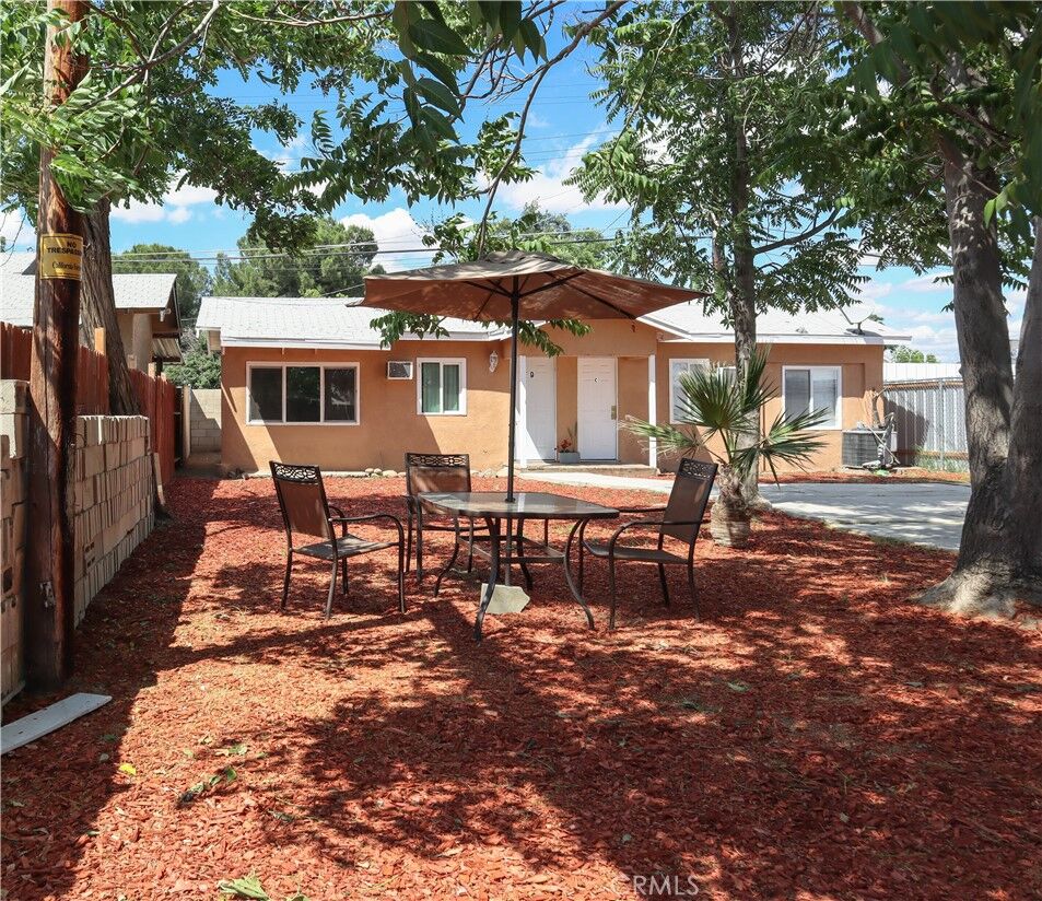 Property Photo:  118 Roberts Ln A-D  CA 93308 