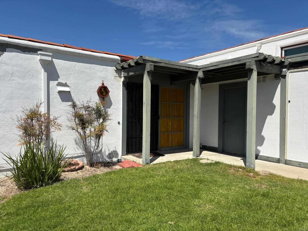 Property Photo:  3621 Vista Campana S 84  CA 92057 