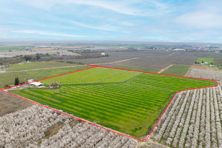 Property Photo:  618 Wellsford Road  CA 95357 