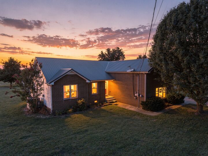 Property Photo: 1705 Hunt Ln TN 37146