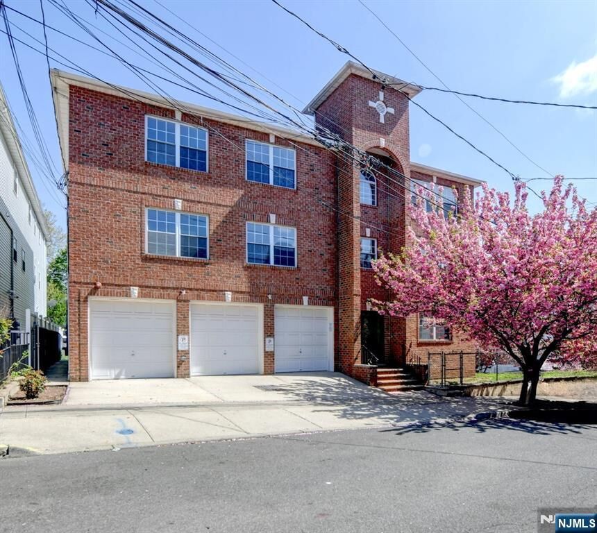 Property Photo:  15-21 Oraton Street  NJ 07104 