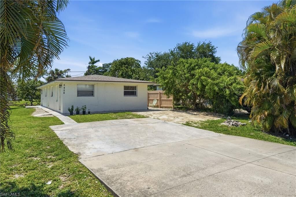 Property Photo:  5458 Sholtz St  FL 34113 