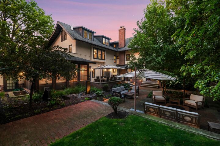 Property Photo:  2204 W Lake Of The Isles Parkway  MN 55405 