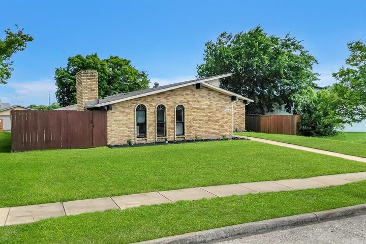 Property Photo: 7618 Christie Lane TX 75249