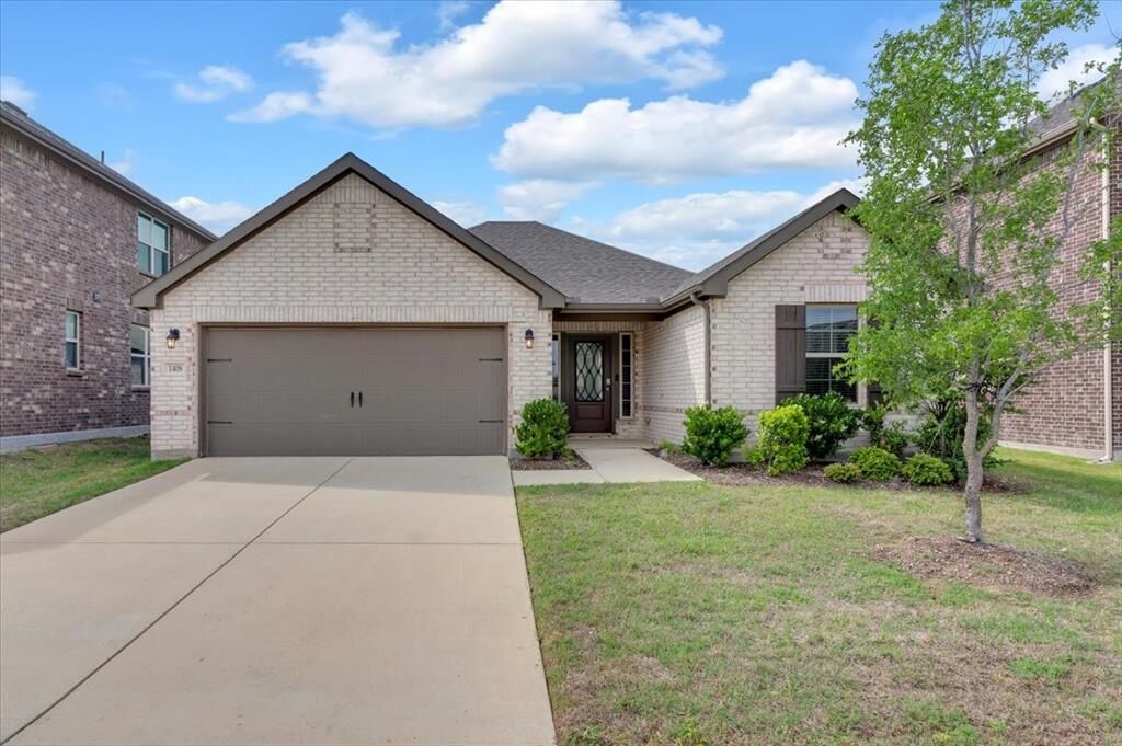 Property Photo:  1408 Crossford Trail  TX 75126 