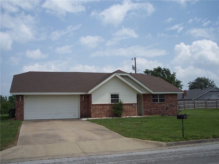 Property Photo:  1538 S Heritage Circle  AR 72758 