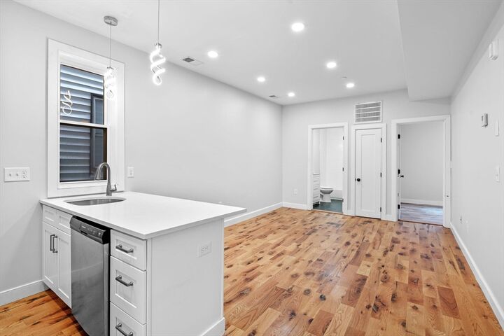 Property Photo:  283 Chelsea St 2  MA 02128 