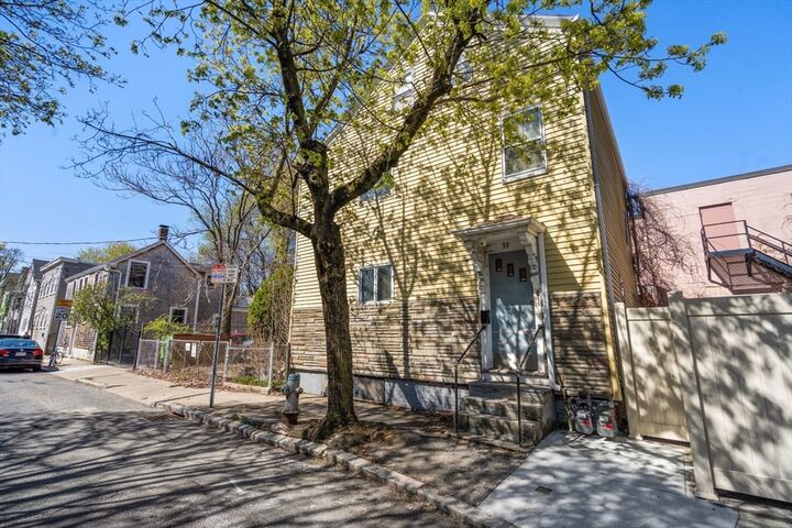 Property Photo:  39 Hunting Street  MA 02141 