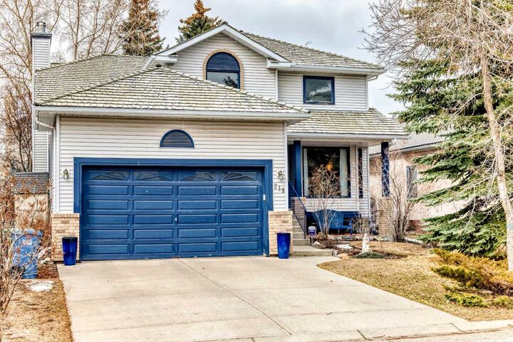 219 Hawkstone Close NW — photo 1