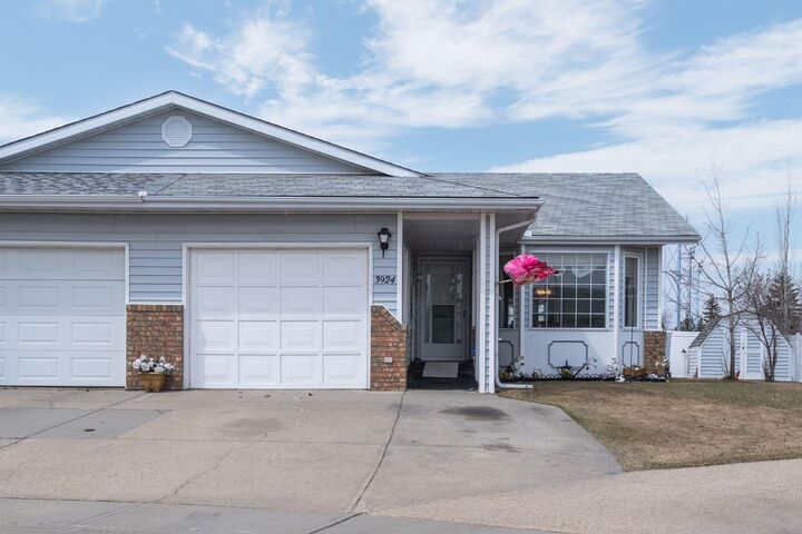 Property Photo:  3924 56A Street Close  AB T4V 4L1 