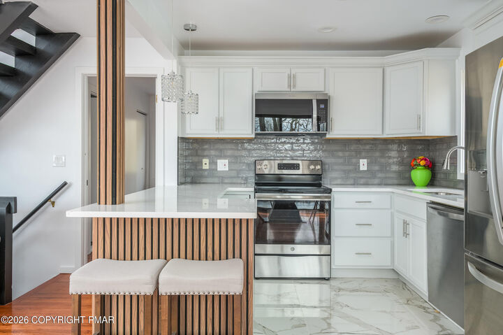 Property Photo:  5074 Woodbridge Drive E  PA 18324 