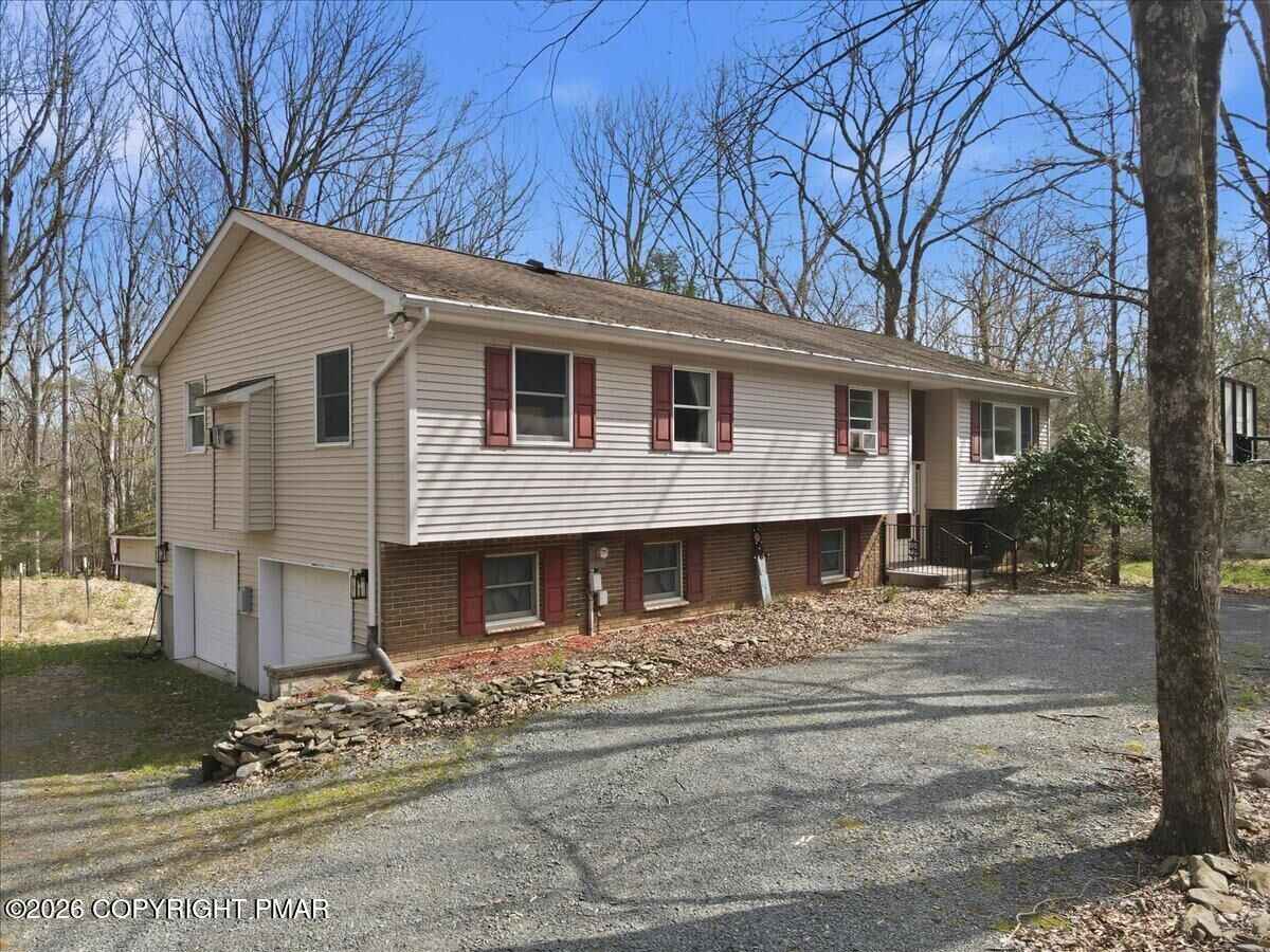 Property Photo:  315 Mountain View View  PA 18229 