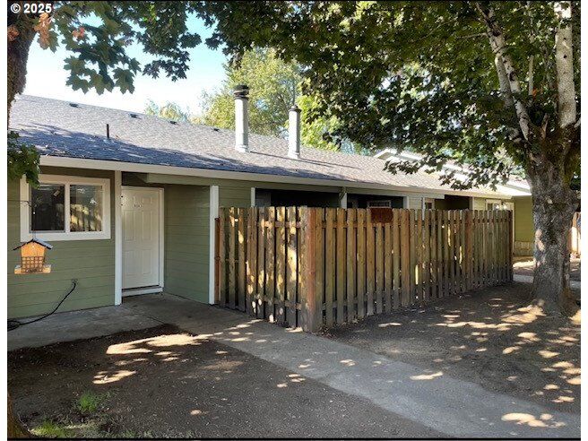 Property Photo:  9001 SE Clackamas Rd  OR 97015 