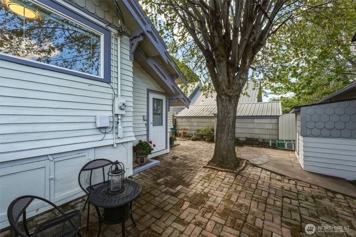 Property Photo:  123 NW 8th Street  OR 97801 