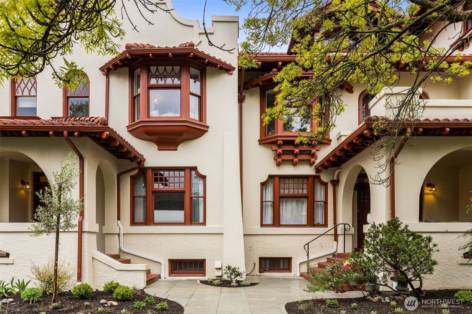 Property Photo:  2909  Franklin Avenue E A  WA 98102 