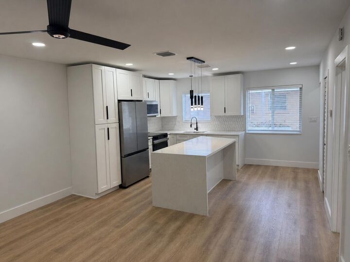 Property Photo:  1077 NE 34th Street 1  FL 33334 