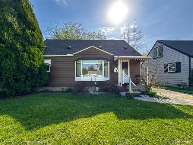 Property Photo:  725 S Manitou Avenue  MI 48017 