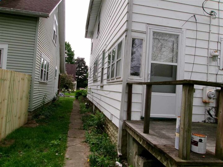 Property Photo:  226 Kinsey Street  IN 47374 