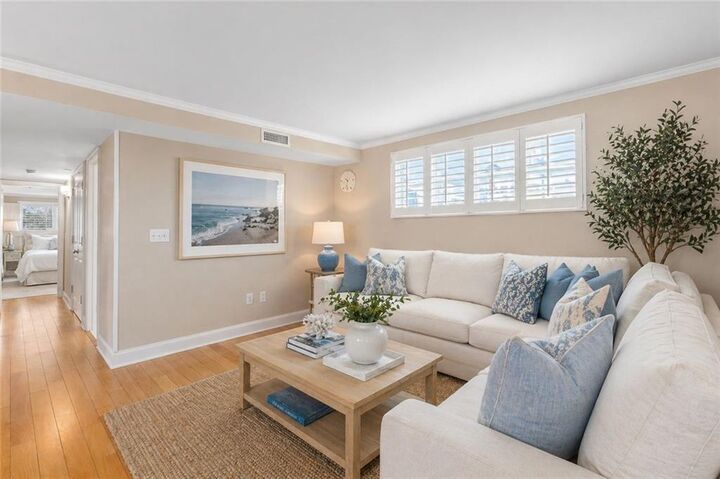 Property Photo:  20 Narragansett Avenue 306  RI 02882 