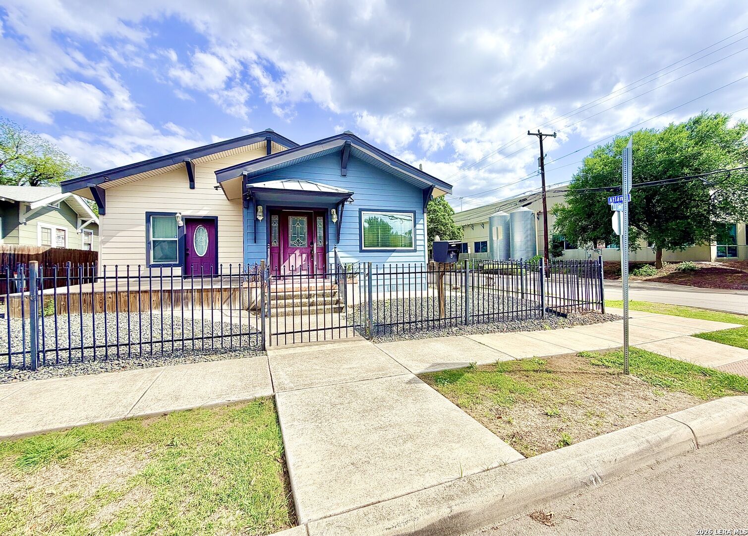 Property Photo:  702 E Euclid Ave  TX 78212 