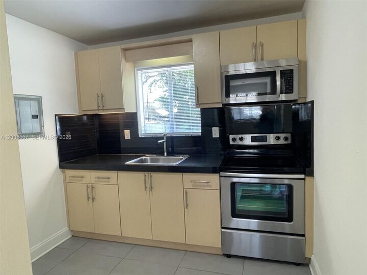 Property Photo:  502 NE 70th St 1st Floor  FL 33138 