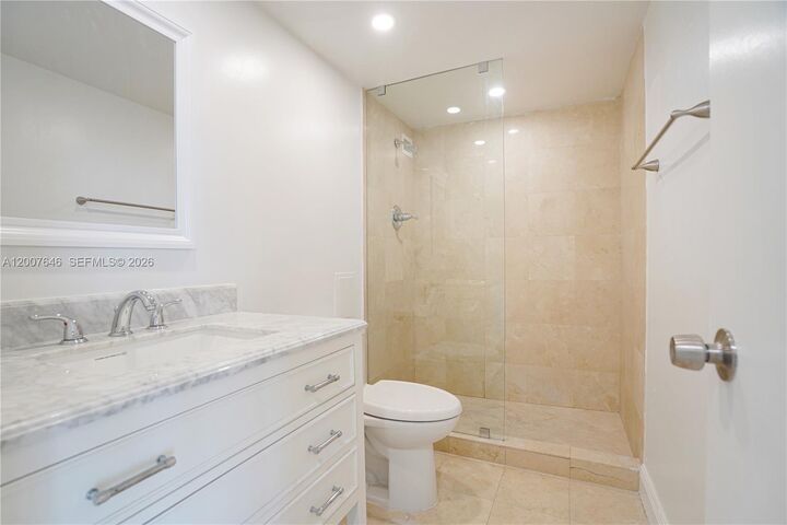 Property Photo:  5101 Collins Ave 14F  FL 33140 
