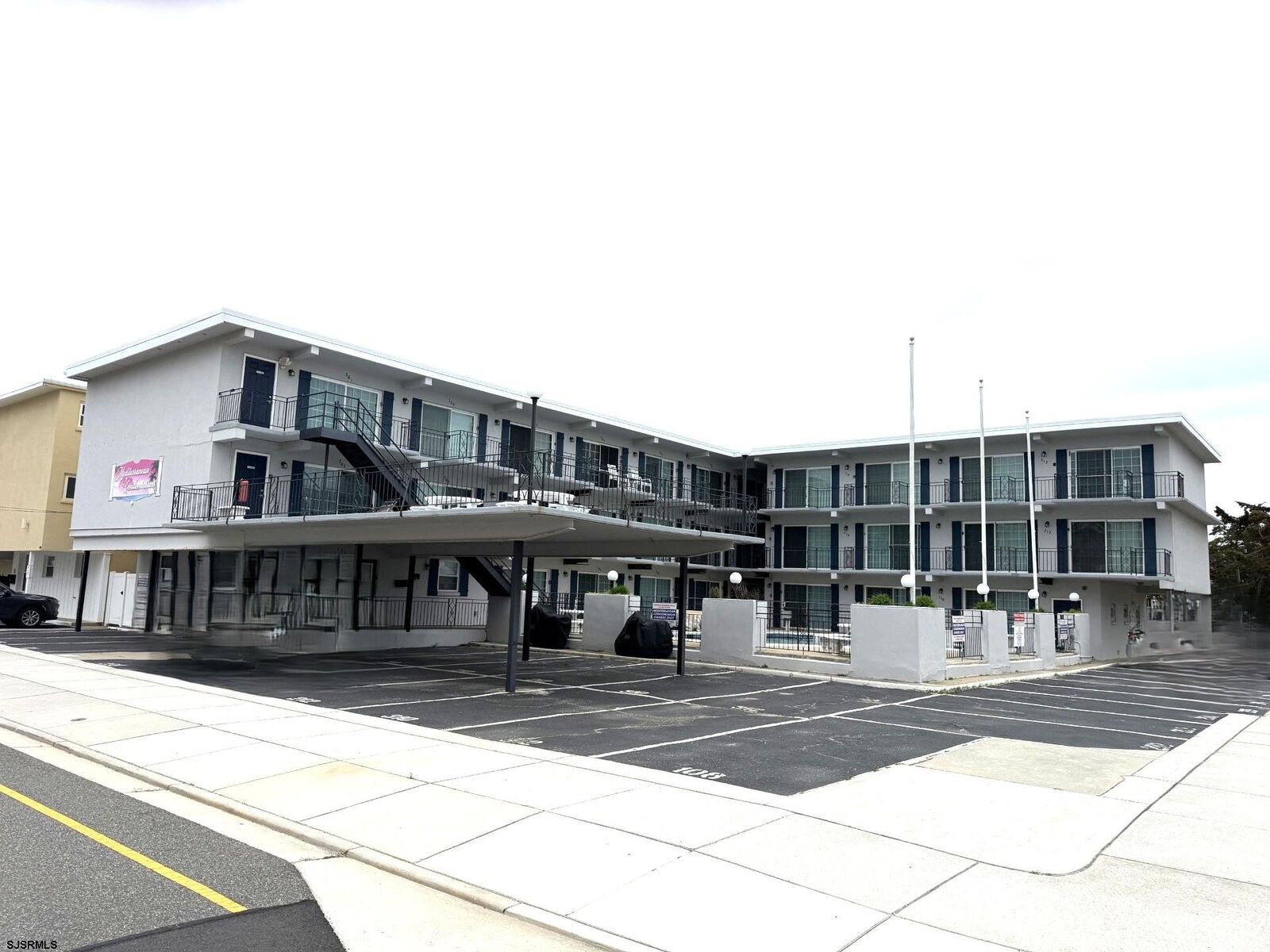 Property Photo:  405 Ocean Ave 304  NJ 08260 