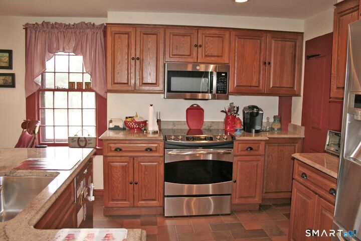 Property Photo:  355 Wall Street  CT 06248 