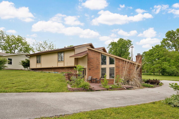 Property Photo: 2925 E Clovis Circle MO 65804