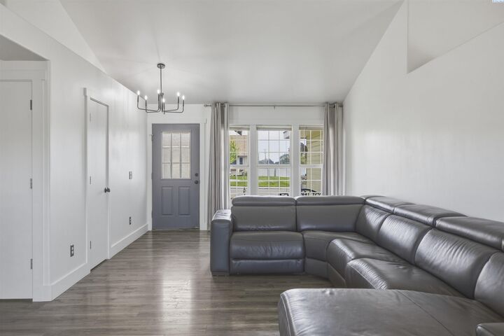 Property Photo:  4485 Northlake Drive  WA 99353 