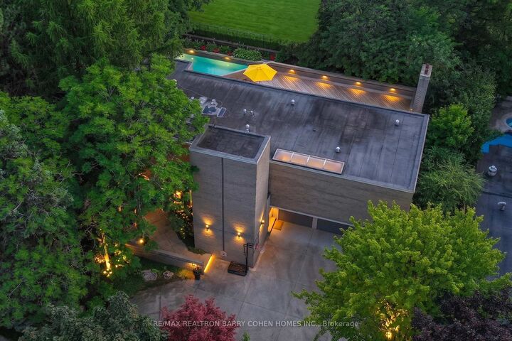 Property Photo: 10 Penwood Crescent ON M3B 2B9