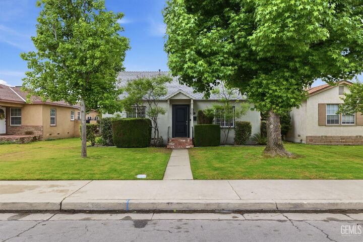 Property Photo: 2830 Alder Street CA 93301