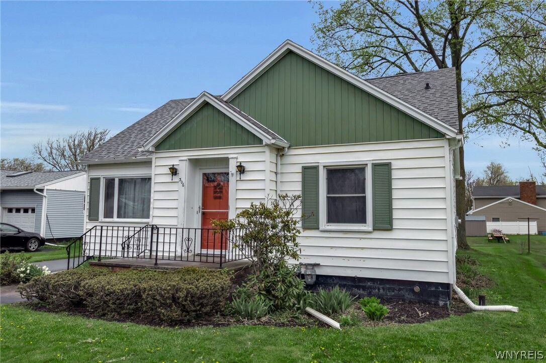 Property Photo: 306 W 7th Street NY 14048
