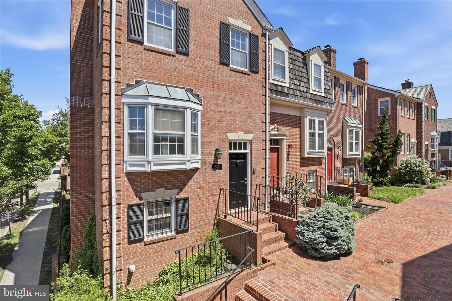 Property Photo:  2701 Franklin Court  VA 22302 